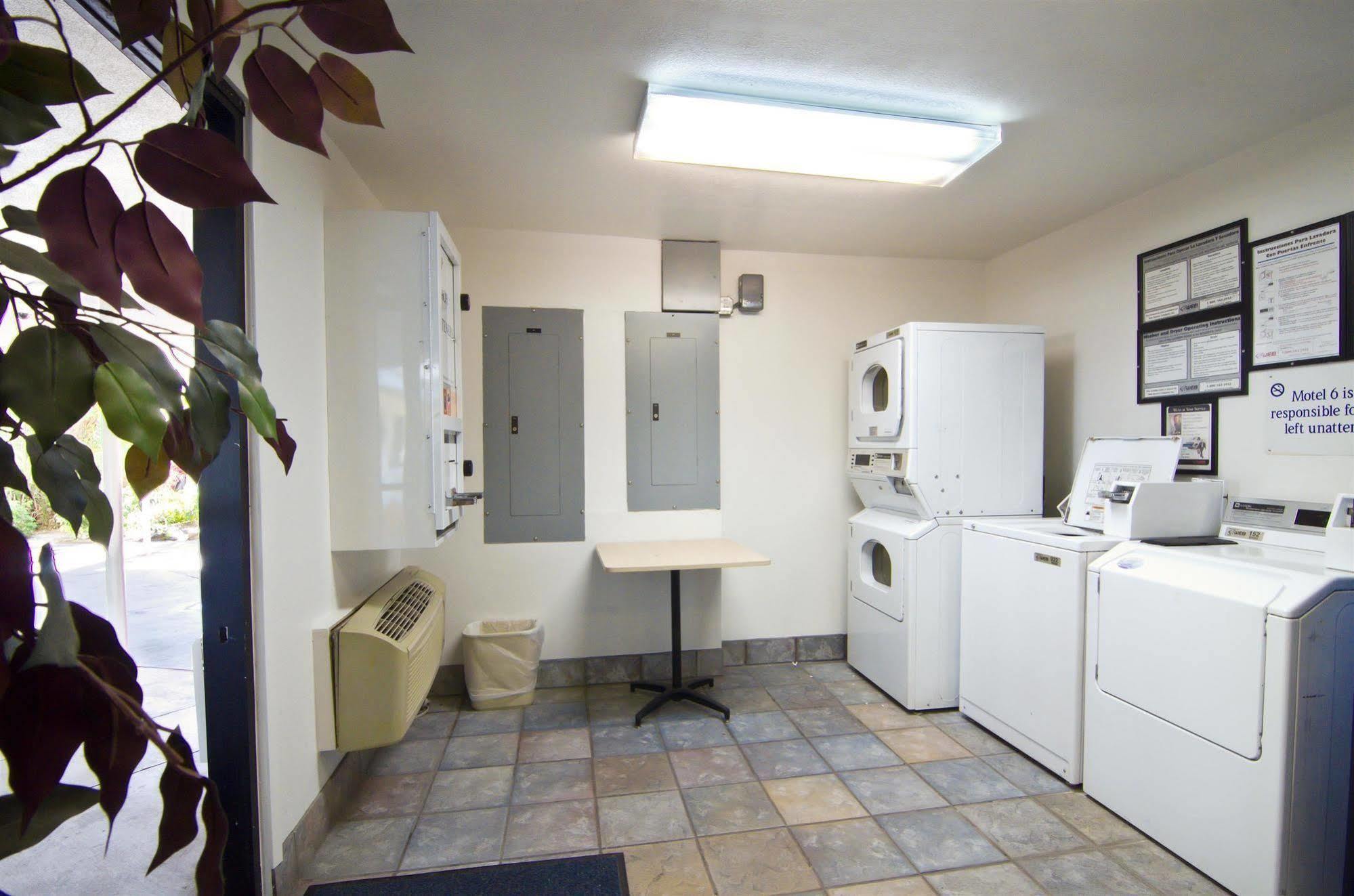Motel 6-Palm Springs, Ca - East - Palm Canyon Экстерьер фото
